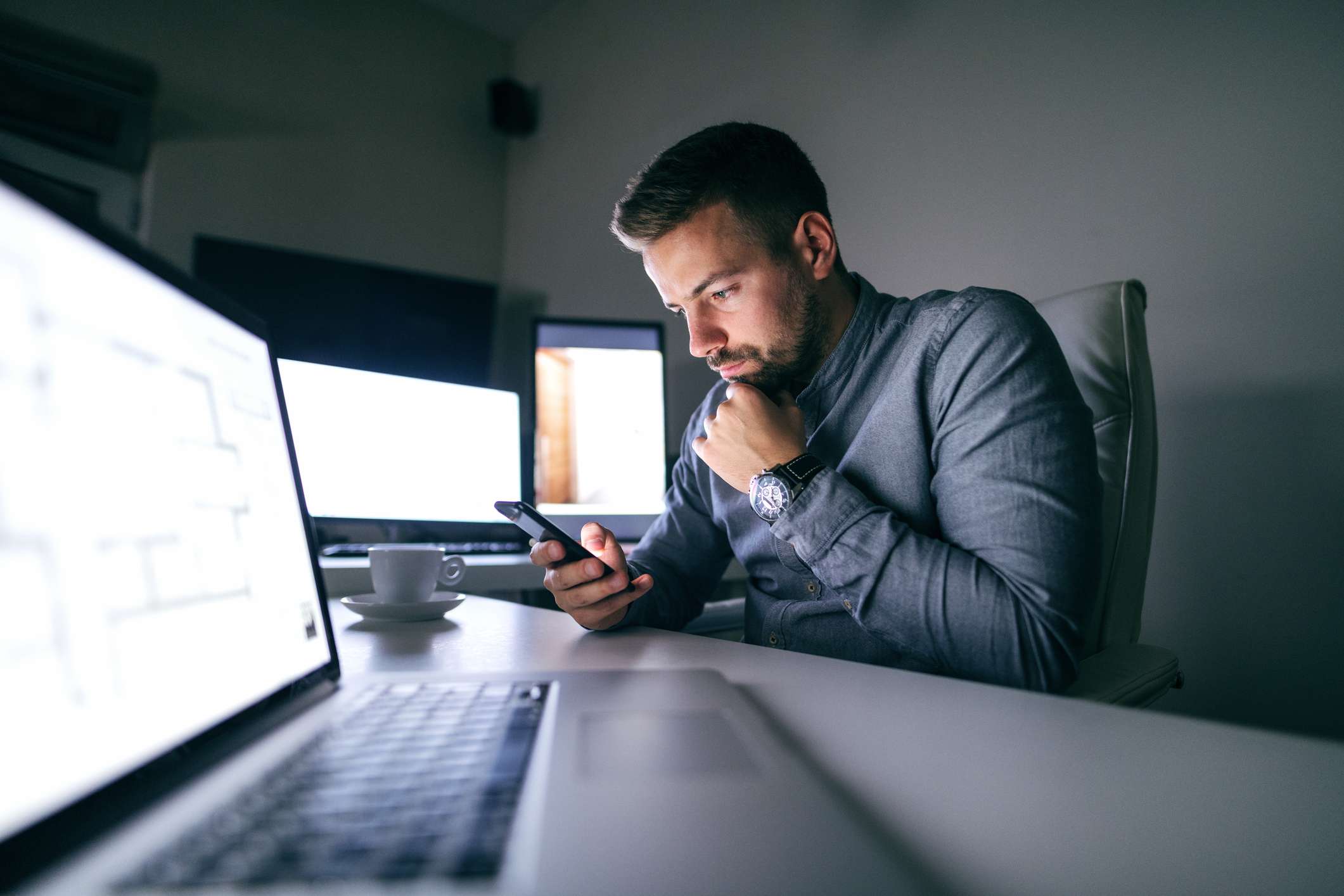 Istock для авторов. Istock для авторов. Istockphoto официальный сайт. стоковые фото офис сон. спящий человек в очках.