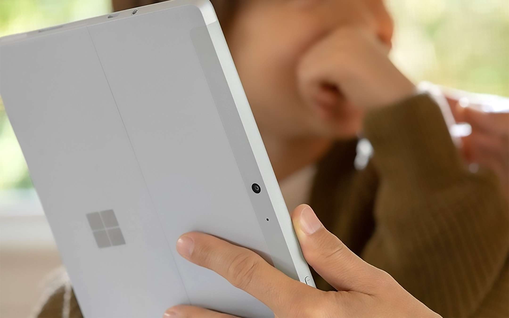 Bigger tablets are saving the PC market