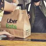 Uber Eats: caporalato sui rider del food delivery