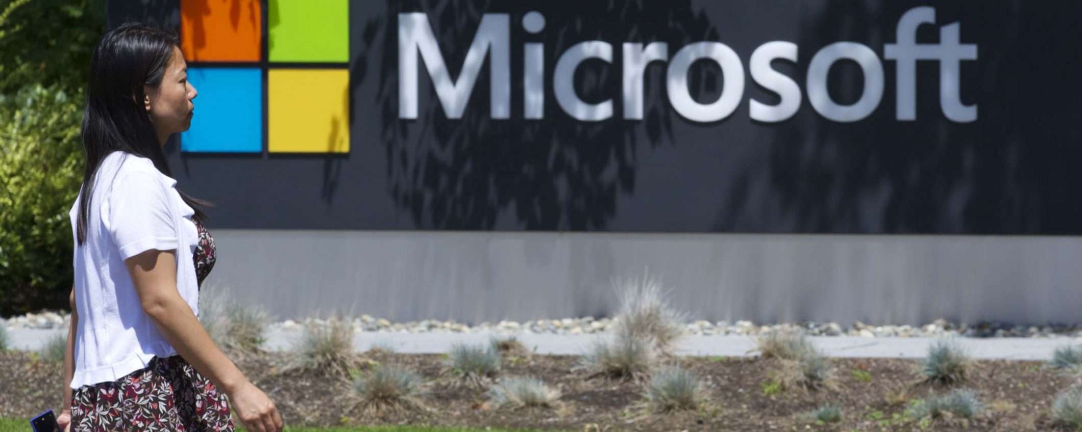 Microsoft chiude gli store: venderà solo online