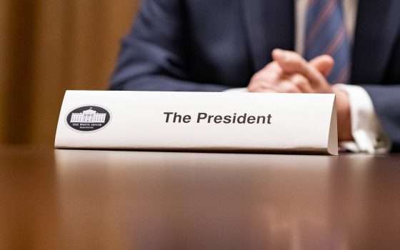 Il post di Trump è offensivo, Twitter lo nasconde