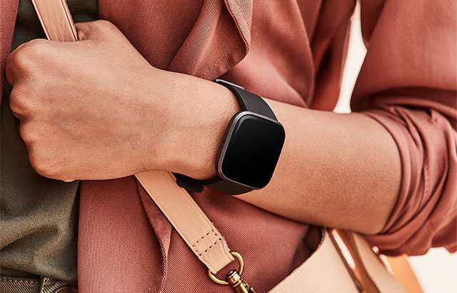 Lo smartwatch Fitbit Versa 2