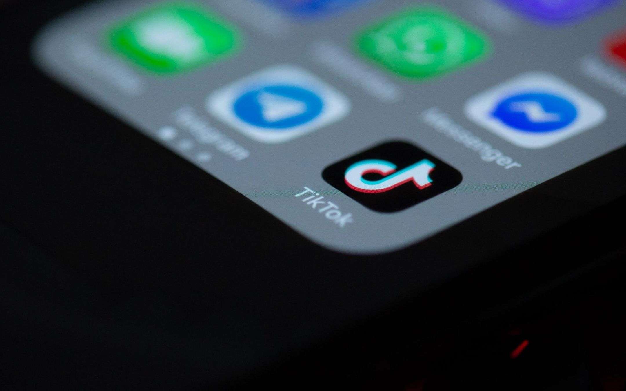 Trump supports Oracle - he wants me to buy TikTok Trump supports Oracle - he wants me to buy TikTok