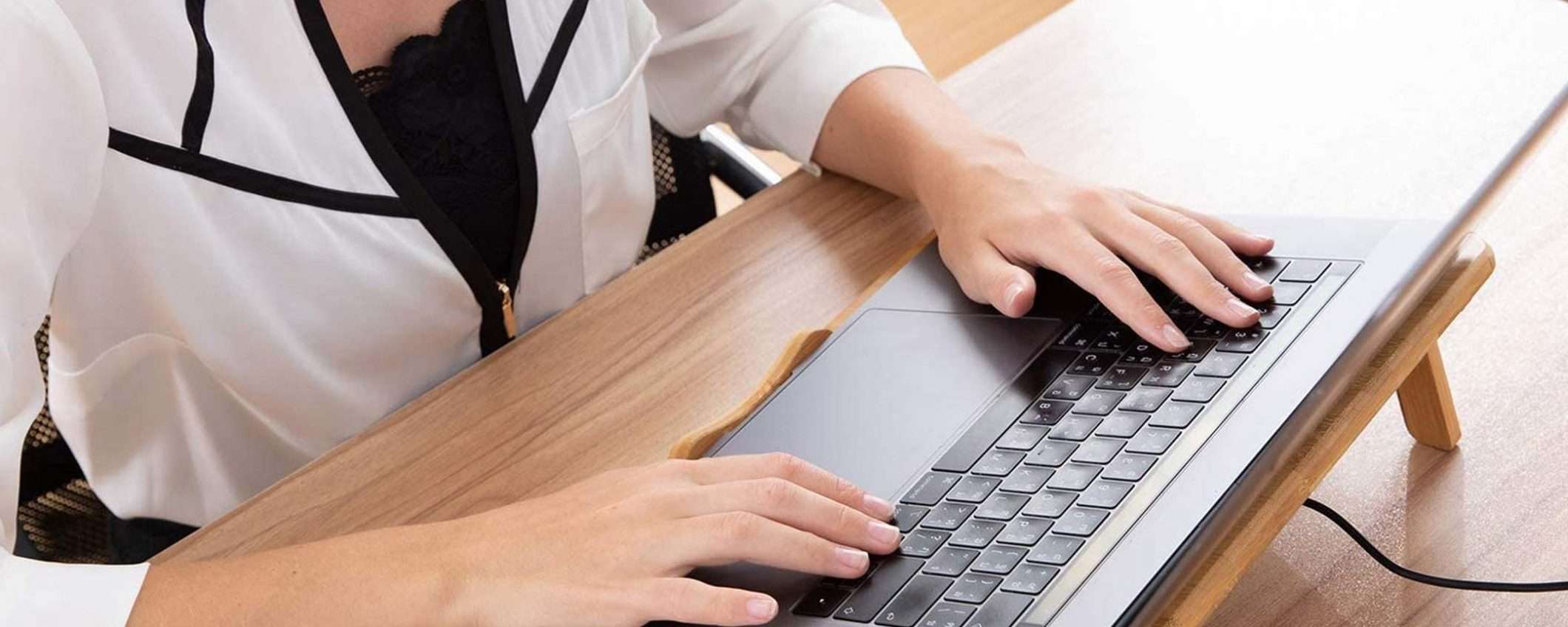 Fa caldo: raffredda il laptop col bambù di KLIM