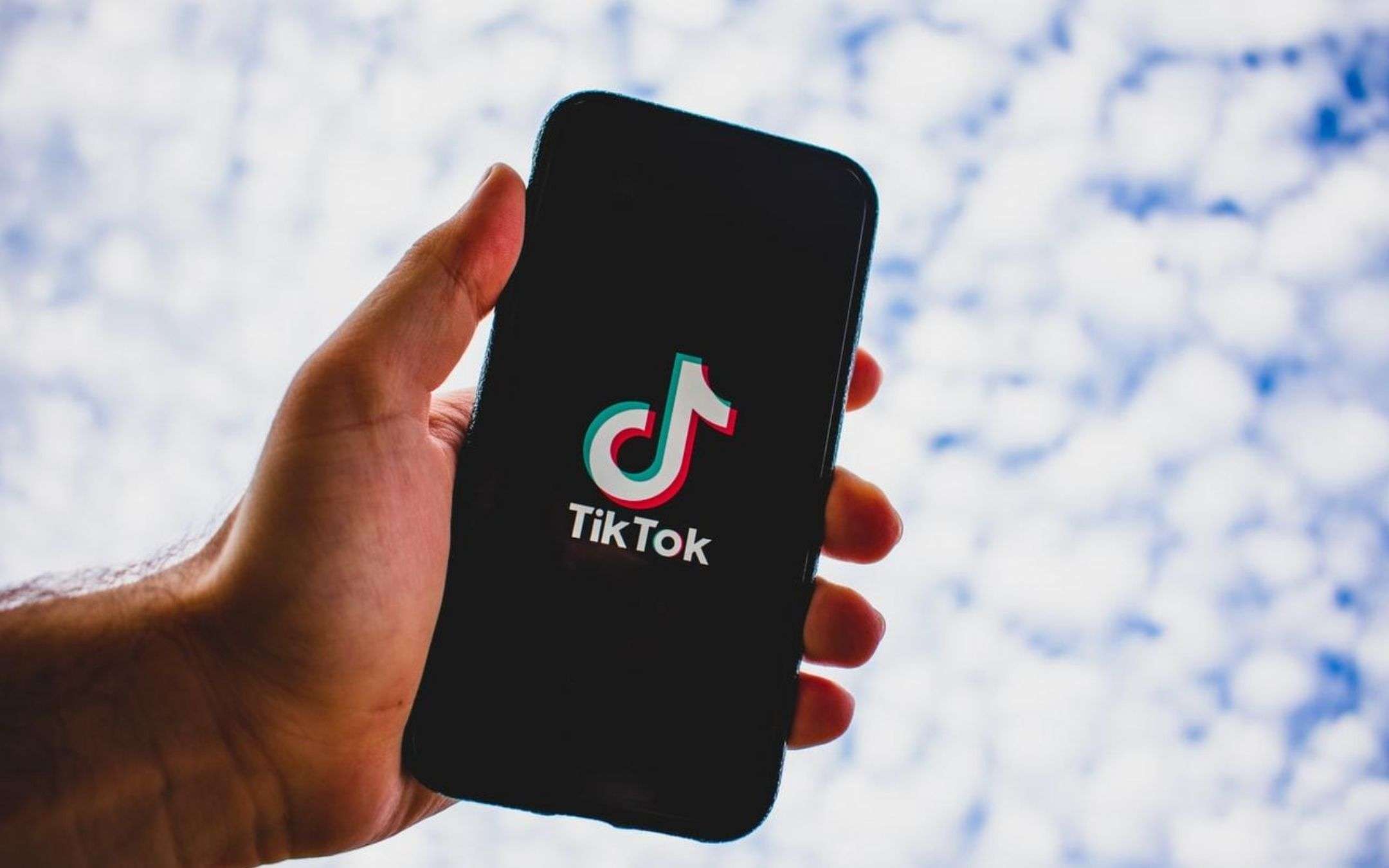 TikTok: what if Oracle acquired it?