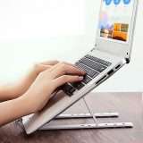 Supporto in alluminio per il laptop a 15 euro
