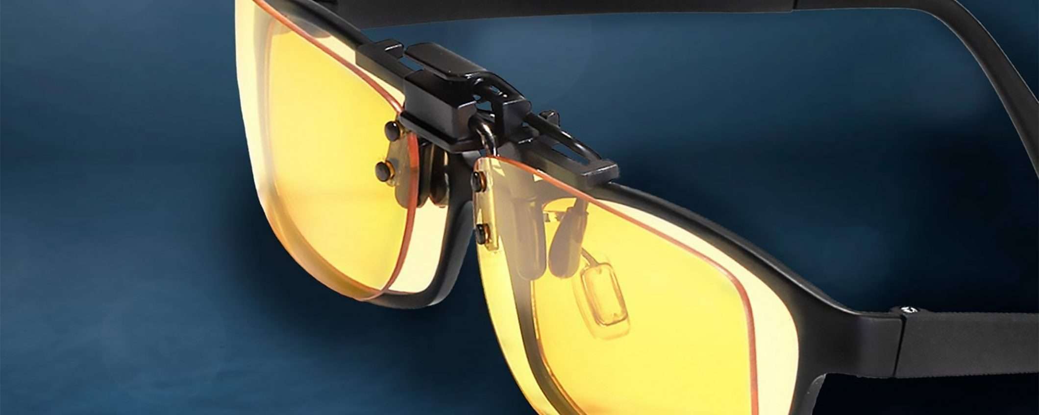 Prime Day: clip anti-luce blu per occhiali a -30%