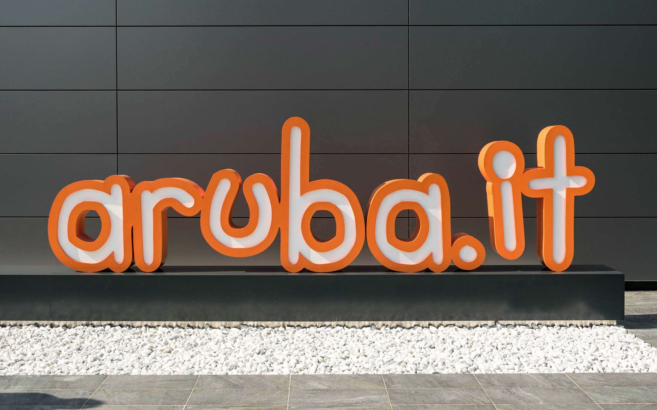 Aruba buys Idroelettrica Veneta: cloud and sustainability Aruba buys Idroelettrica Veneta: cloud and sustainability