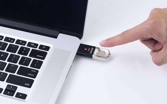 Black Friday: pendrive 128 GB con lettore impronte