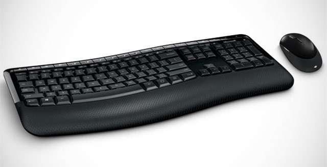 Il kit Wireless Comfort Desktop 5050 di Microsoft con mouse e tastiera