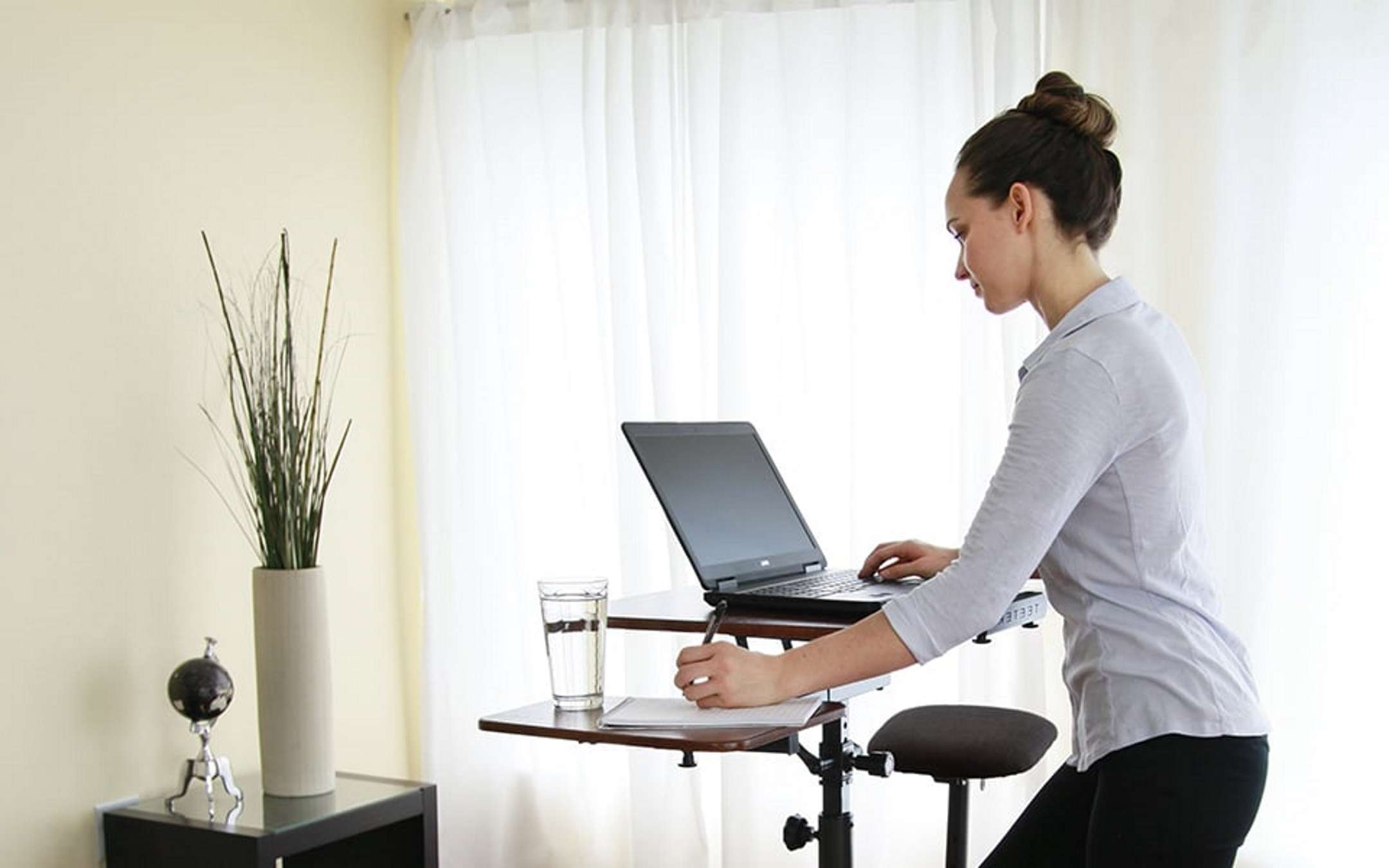 Standing desk regolabili in altezza, i migliori per lavorare anche