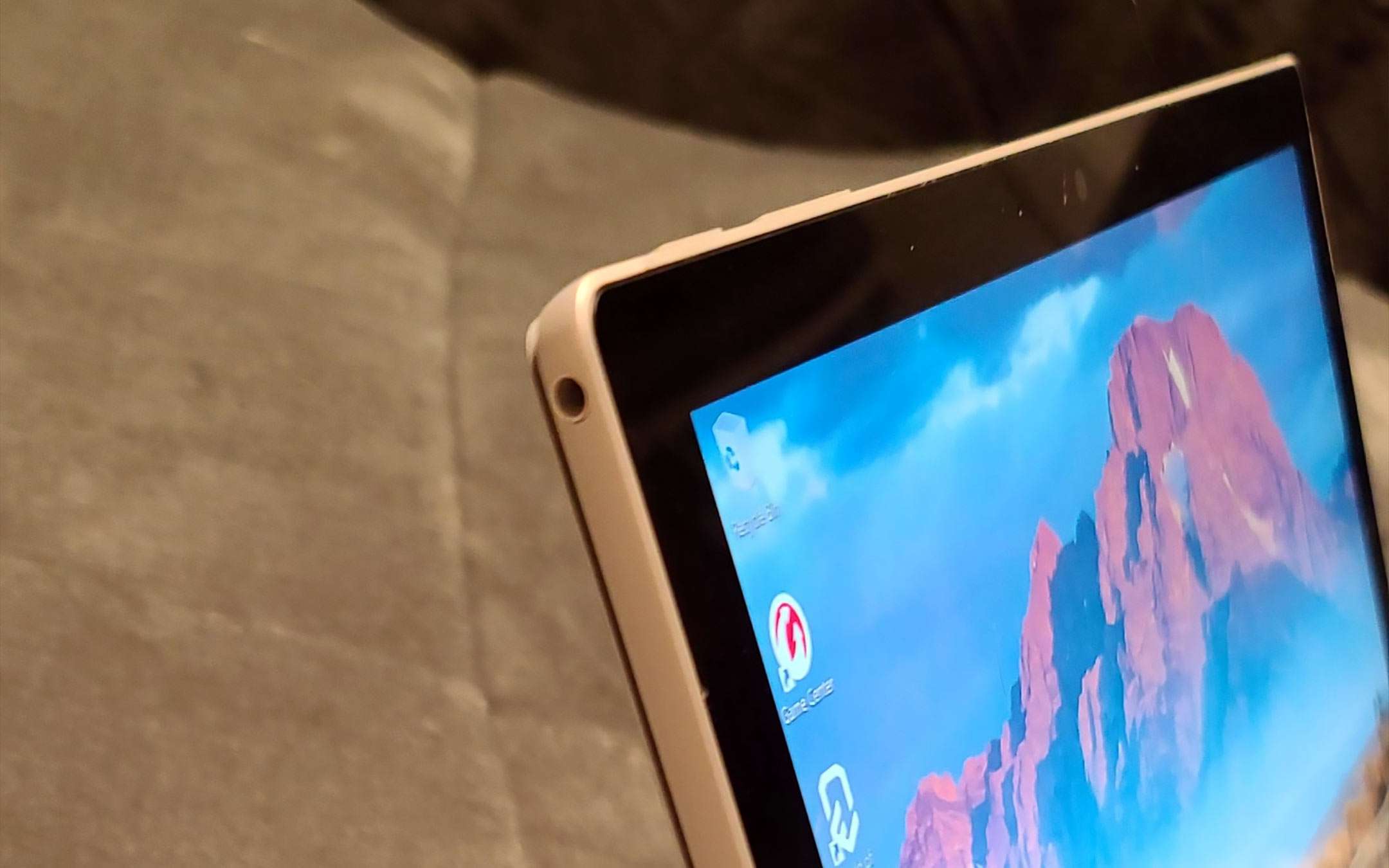 Surface Pro 8: prototype check, same design