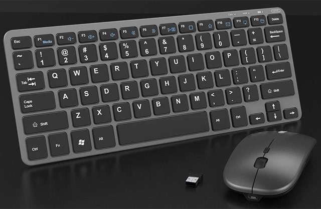 Il kit con tastiera e mouse wireless di INPHIC