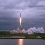 SpaceX lancia 143 satelliti nello spazio
