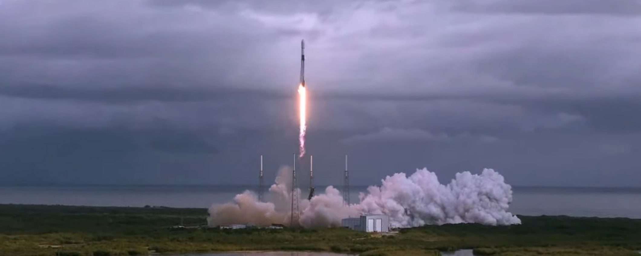 SpaceX lancia 143 satelliti nello spazio