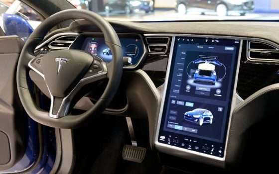 Vecchie Tesla, ecco l'upgrade del sistema di infotainment