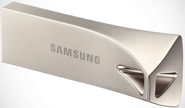 La Flash Drive USB da 64 GB della linea Samsung Bar Plus