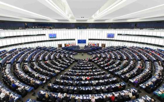 Parlamento UE: servono regole per le piattaforme online