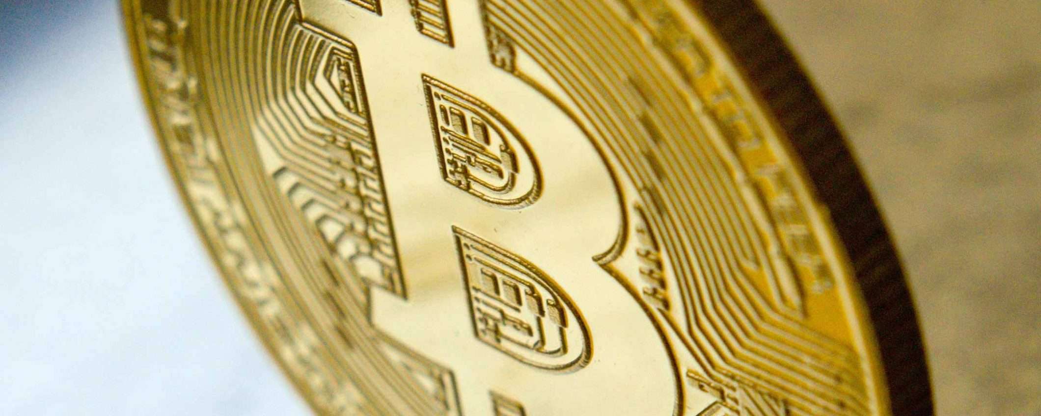 Bitcoin cresce ancora: superati i 51000 dollari