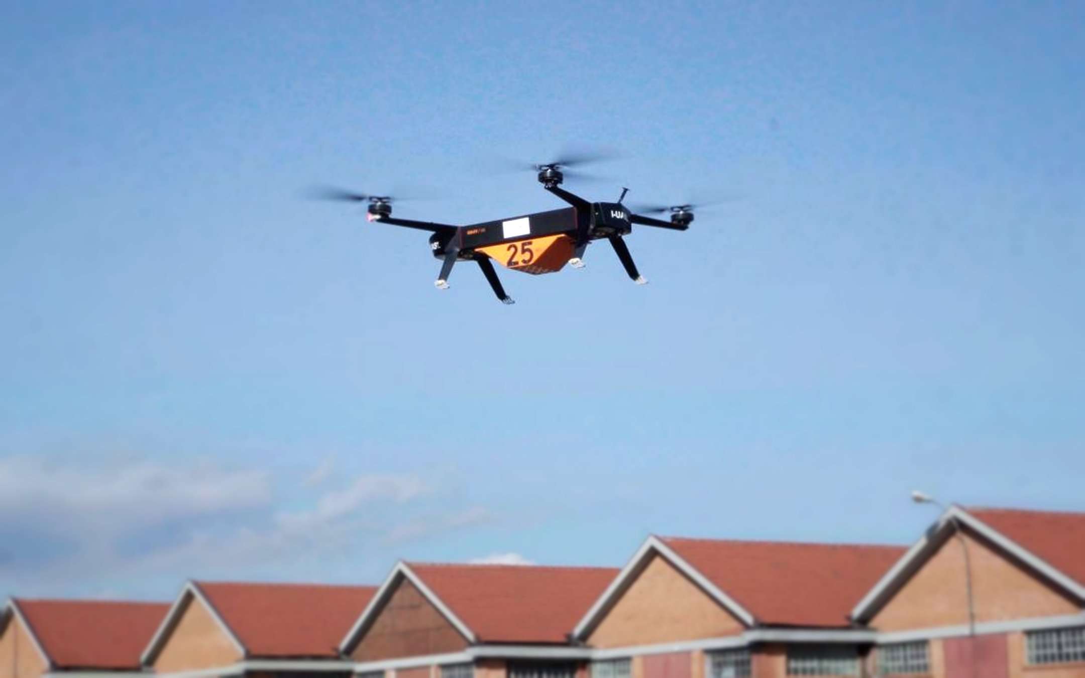 Turin, the first drone for freight transport in flight