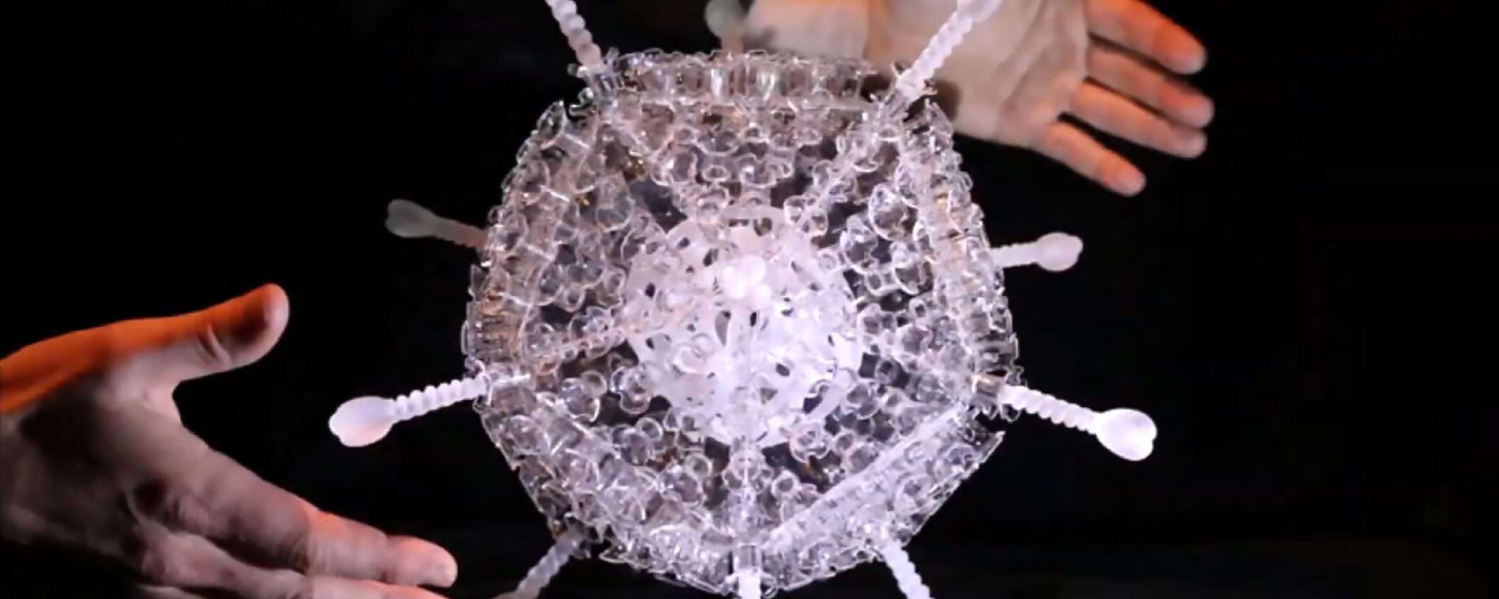 Il vaccino AstraZeneca diventa un'opera d'arte