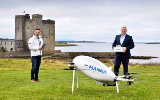 Samsung consegna i Galaxy S21 con i droni