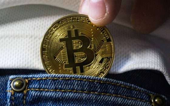 Bitcoin, nuovo record: oltre i 61500 dollari
