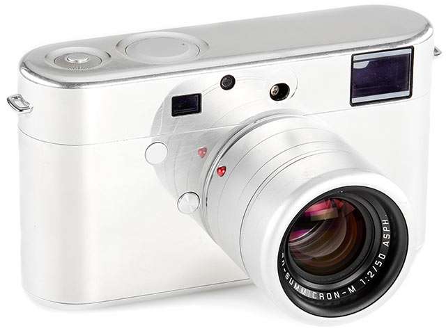 Il prototipo della fotocamera Leica creato da Jony Ive e Mark Newson