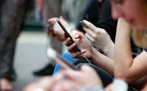 6 miliardi di utenti mobile, 8 miliardi di SIM