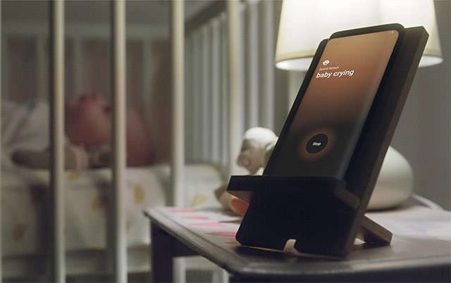 Un vecchio smartphone Samsung Galaxy trasformato in un baby monitor