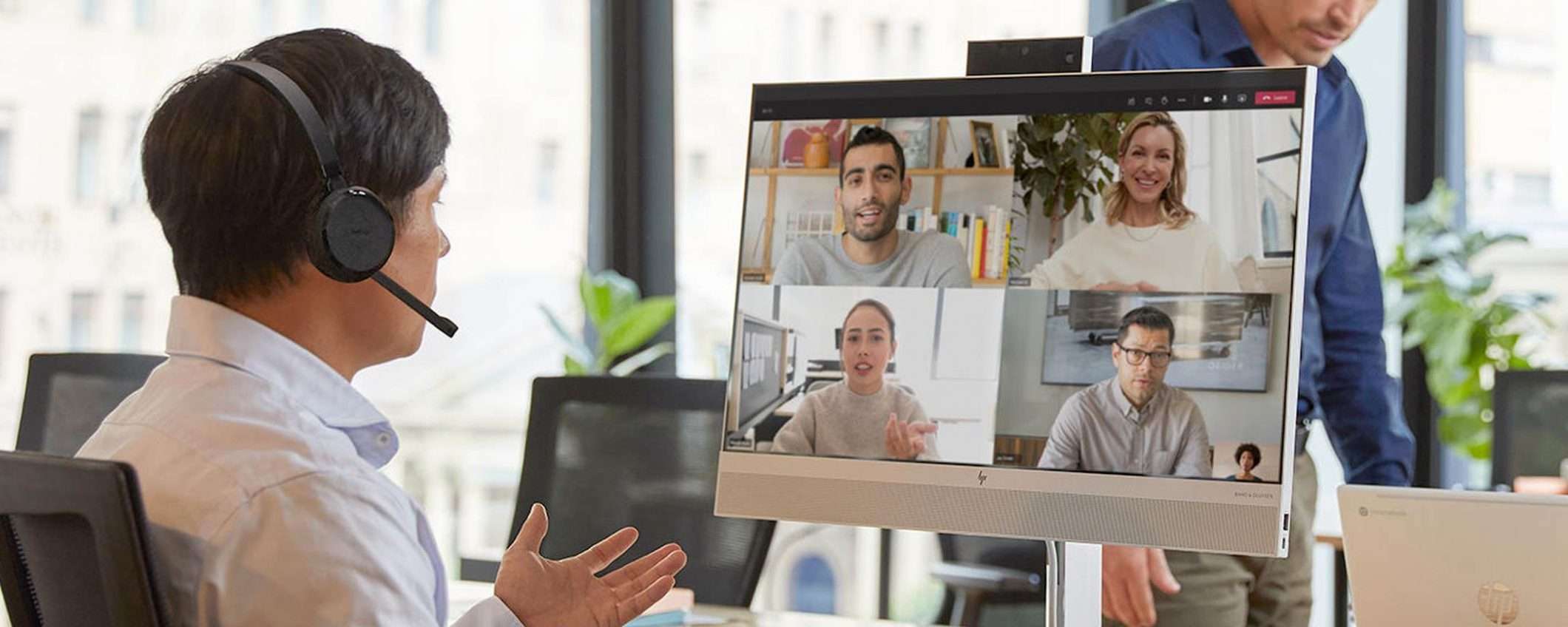 HP EliteOne 800 G8: all-in-one per videoconferenze