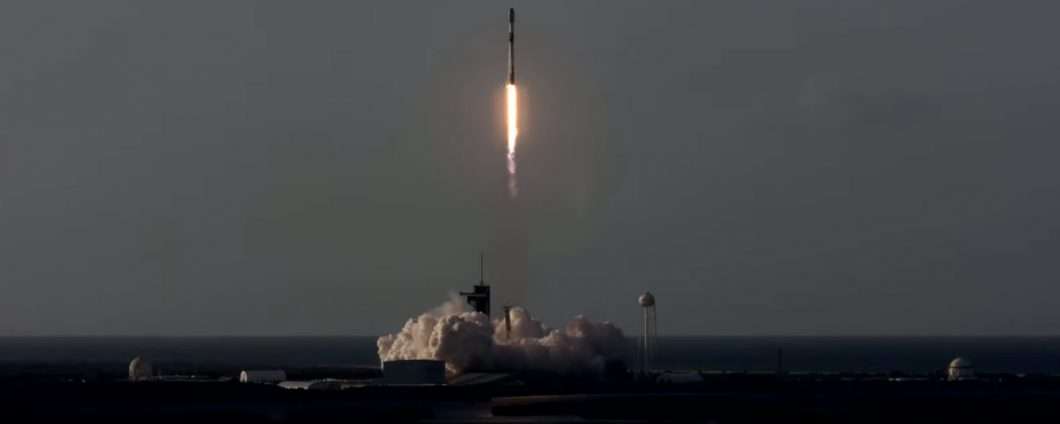 SpaceX lancia in orbita altri 52 satelliti Starlink