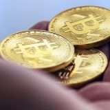 Bitcoin sprofonda a meno di 40000 dollari