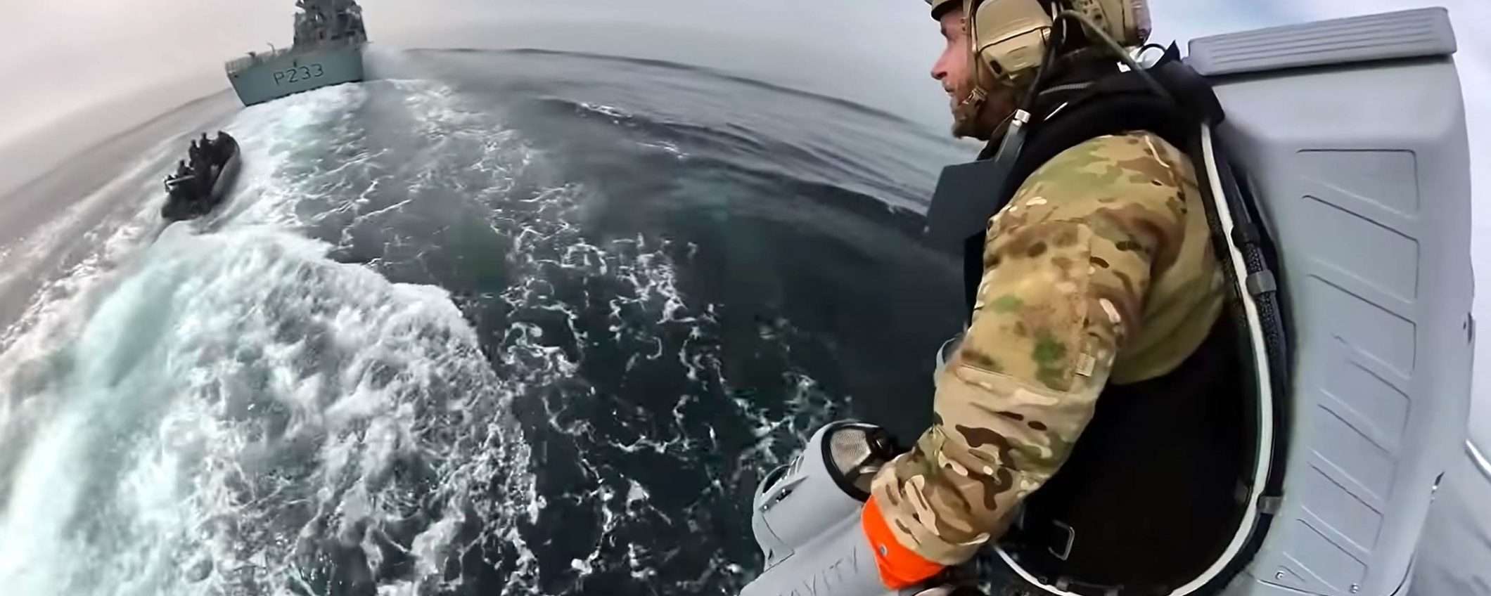 Guarda come vola il jet pack dei Royal Marine: video