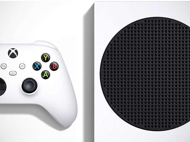 La console Xbox Series S di Microsoft e il suo joypad