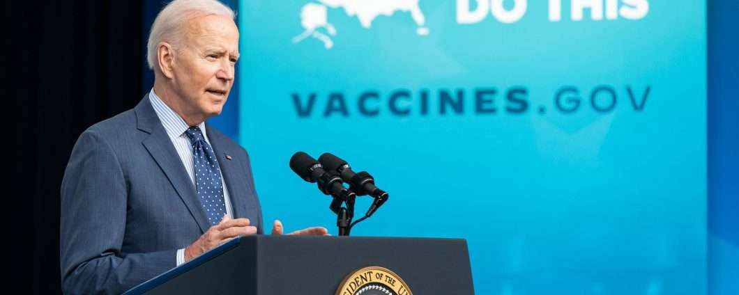 Biden vs Facebook su vaccini e disinformazione
