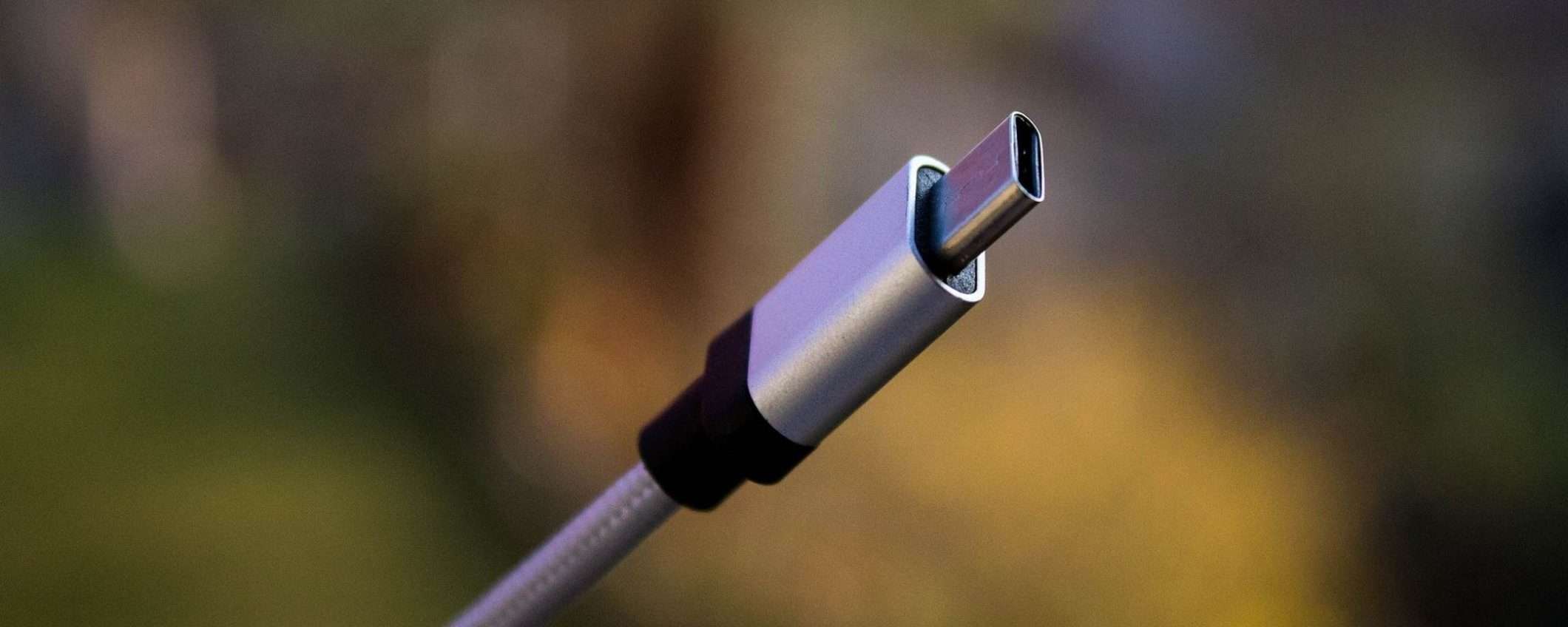 Caricabatteria USB-C: Apple obietta, futuro wireless?