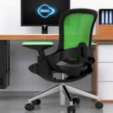 Hai mai pensato di appendere il PC sotto la scrivania?