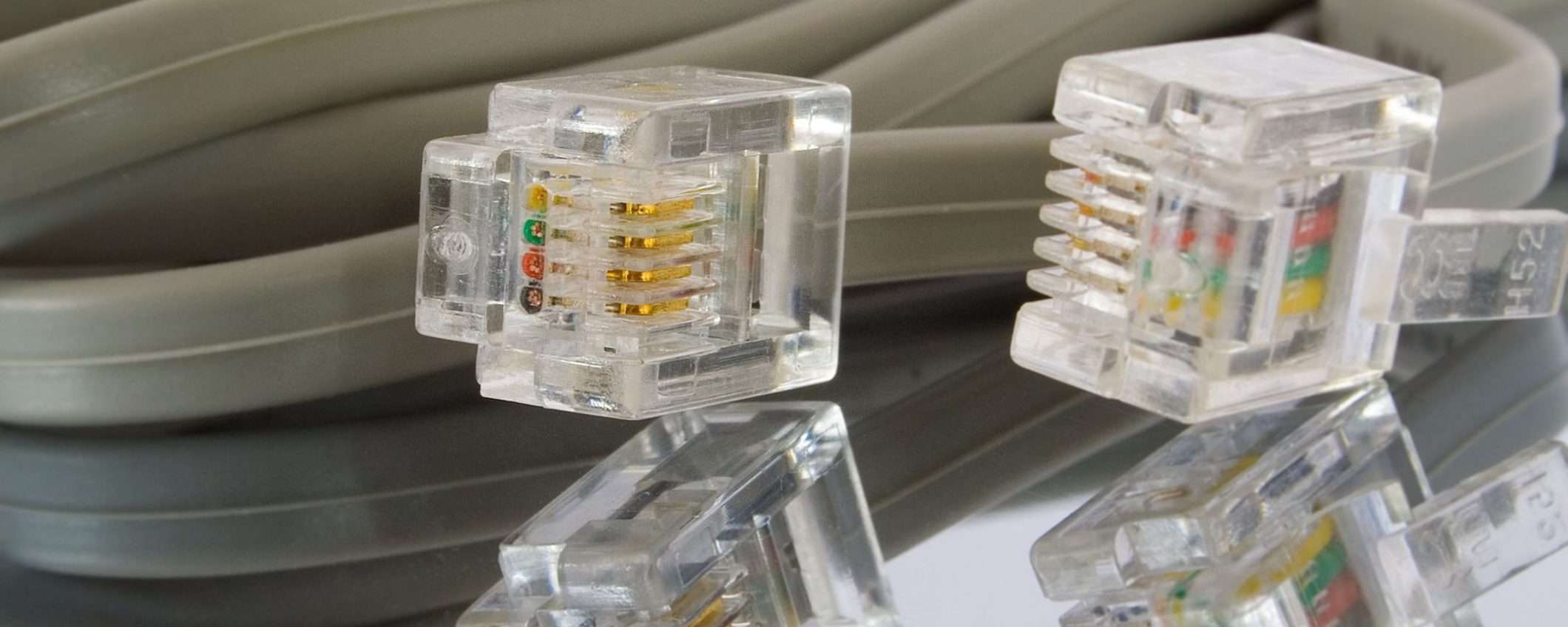 Canalina autoadesiva: STOP al disordine con un kit