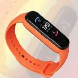 Questo smartband parla con Alexa (a metà prezzo)