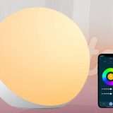 Lampada da comodino Smart: luce come e quando vuoi