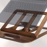 Libri, tablet o PC, purché il leggio sia in legno