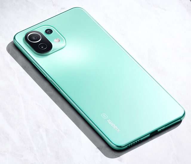 Lo smartphone Xiaomi Mi 11 Lite 5G nella colorazione Mint Green