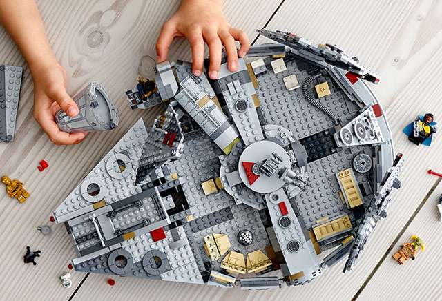 Il set LEGO del Millenium Falcon