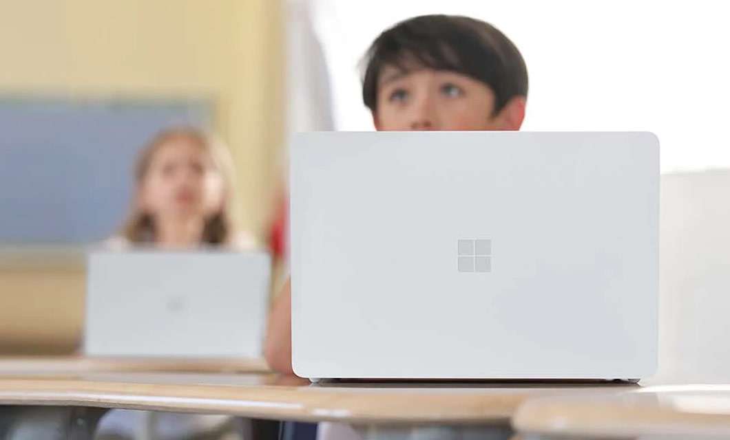Microsoft Surface Laptop SE con Windows 11 SE