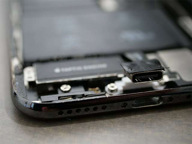 Il primo iPhone al mondo con slot USB-C