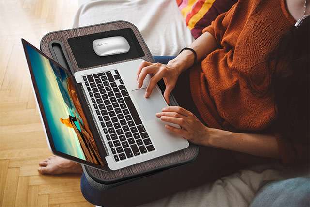 Il vassoio per laptop con cuscino di HUANUO