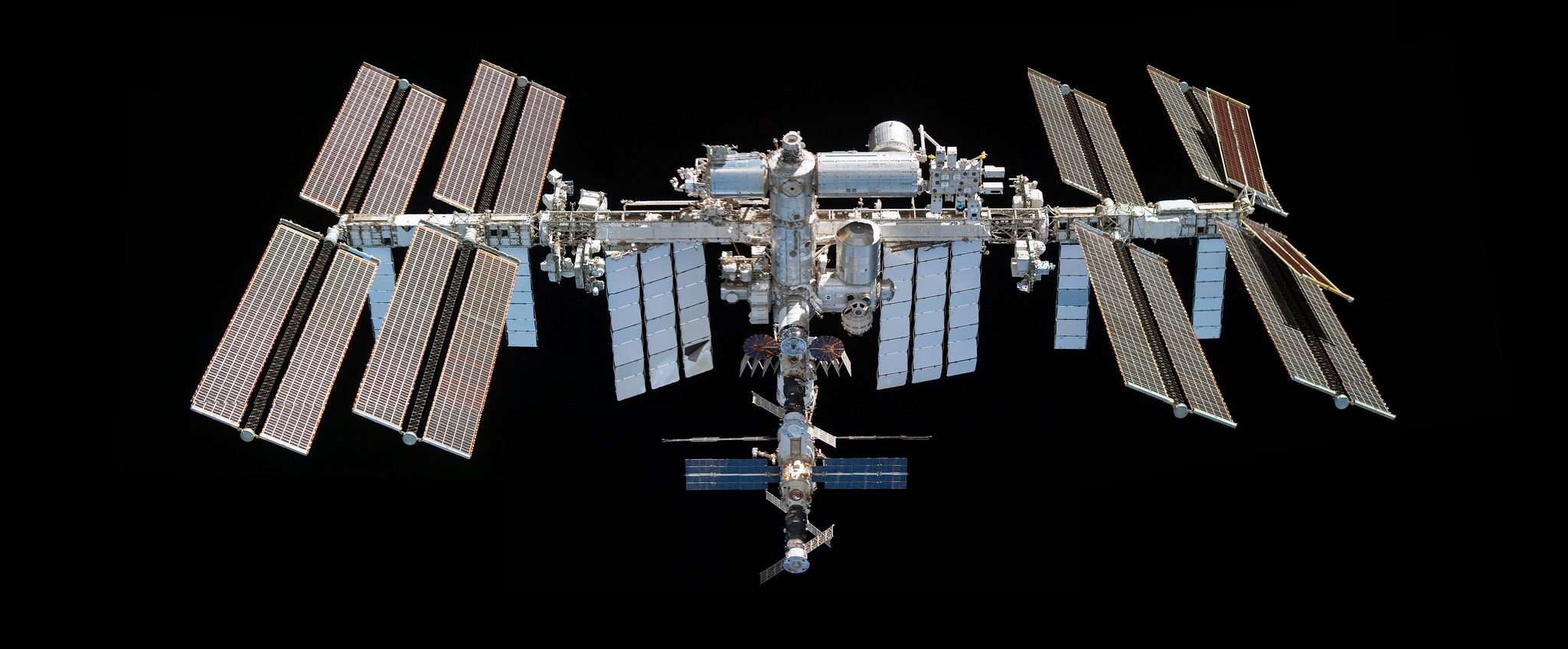 ISS: fotografati gli astronauti nella passeggiata spaziale