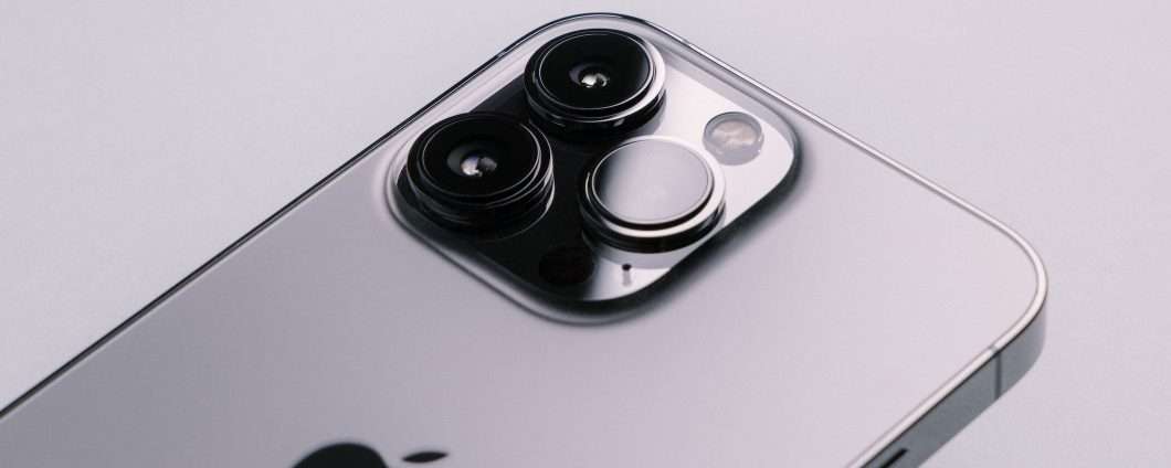 Apple: iPhone 15 Pro, lenti periscopiche in lavorazione