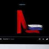Netflix dovrà trasmettere in streaming alcuni canali televisivi russi
